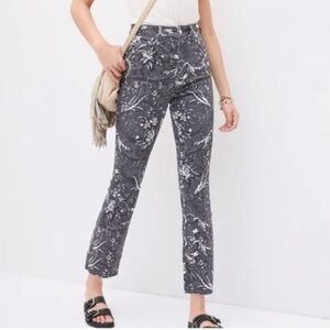NWT PILCRO HIGH RISE CIGARETTE FLORAL STRAIGHT JEANS SIZE 28!